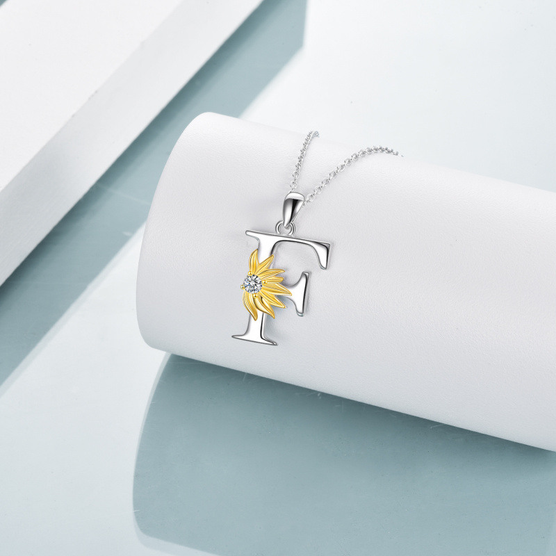 Collar con colgante de girasol personalizado con inicial F y circonita cúbica circular de dos tonos en plata de ley para mujer-3