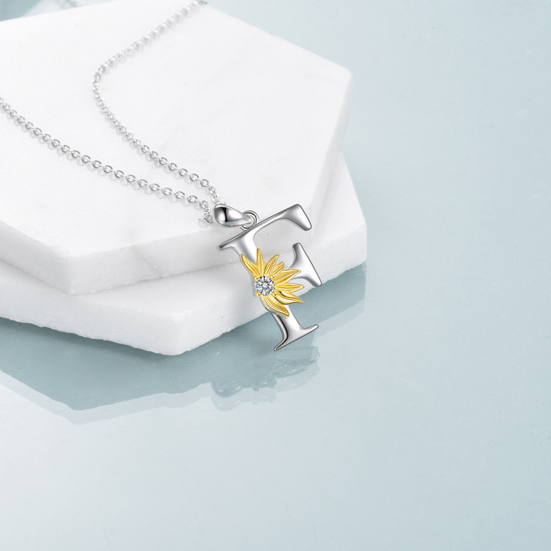 Collar con colgante de girasol personalizado con inicial F y circonita cúbica circular de dos tonos en plata de ley para mujer-4