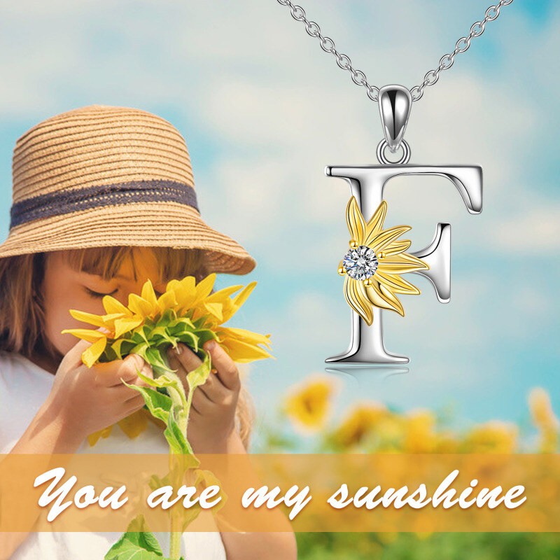 Collar con colgante de girasol personalizado con inicial F y circonita cúbica circular de dos tonos en plata de ley para mujer-6