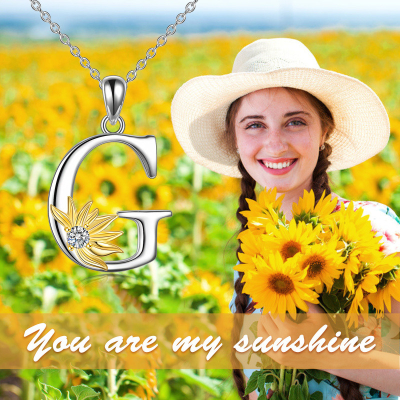 Collar con colgante de girasol personalizado con inicial G y circonita cúbica circular de dos tonos en plata de ley para mujer-6