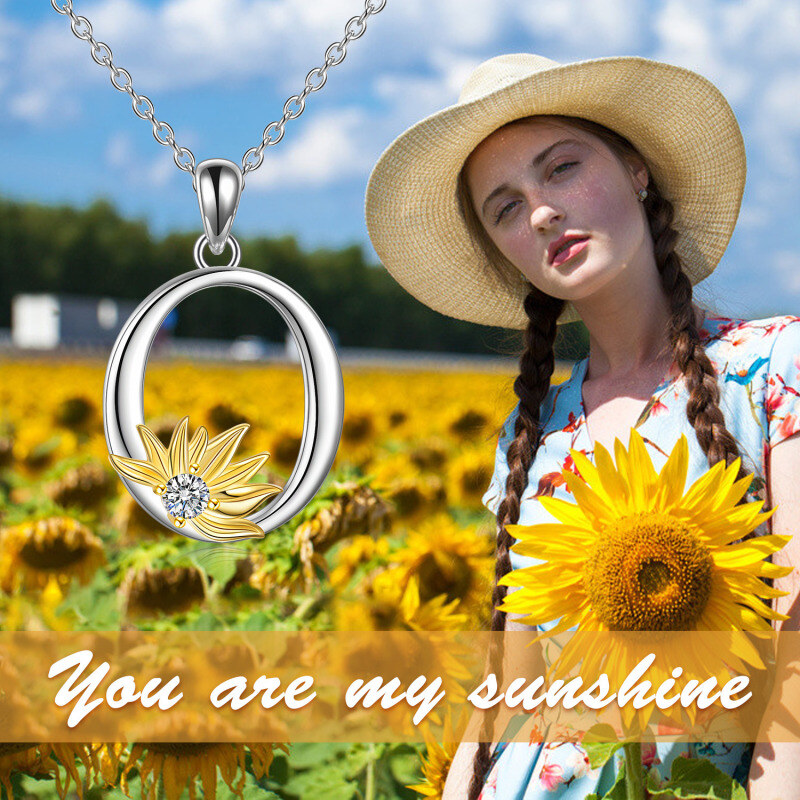 Collar con colgante de girasol personalizado con inicial O y circonita cúbica circular de dos tonos en plata de ley para mujer-5