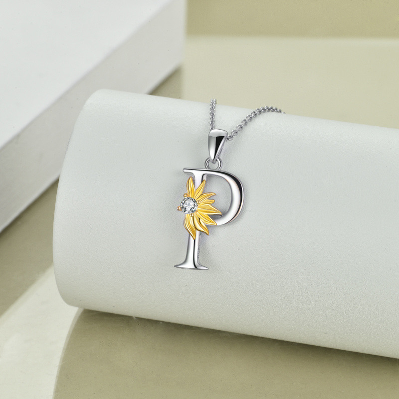 Collar con colgante de girasol personalizado con la inicial P y circonita cúbica circular de dos tonos en plata de ley para mujer-3