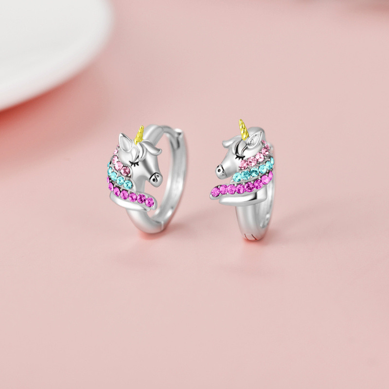 Aros de plata de ley con unicornio de cristal en forma circular de dos tonos-3