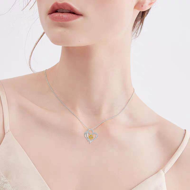 Collar con colgante de corazón de girasol y circonita cúbica en dos tonos de plata de ley-2