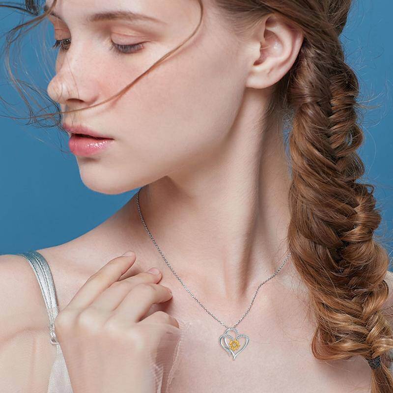 Collar con colgante de corazón de girasol y circonita cúbica en dos tonos de plata de ley-3