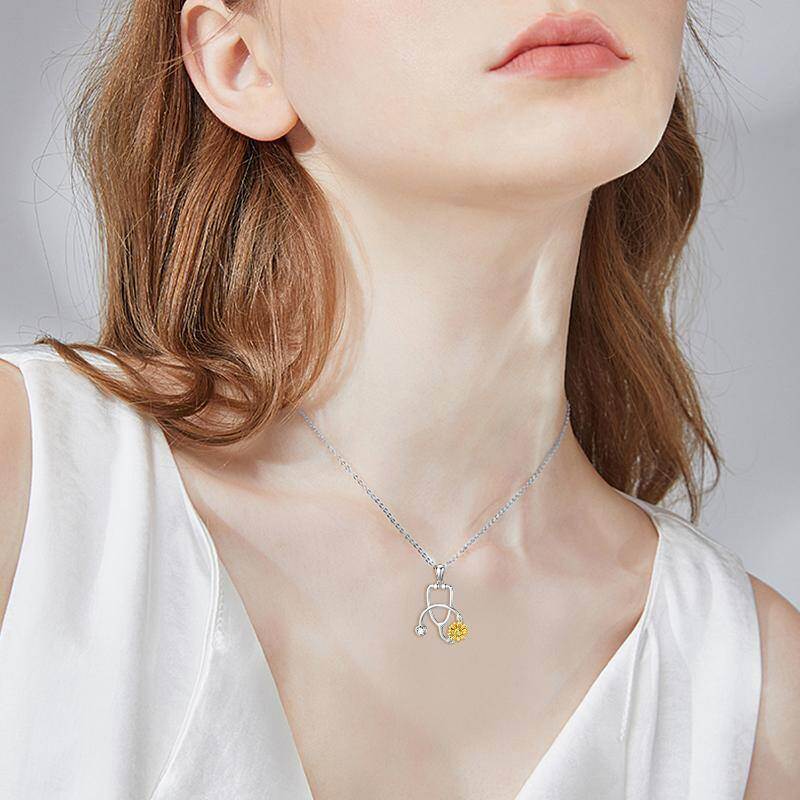 Collar con colgante de estetoscopio con forma de girasol y circonita cúbica transparente de dos tonos en plata de ley-2