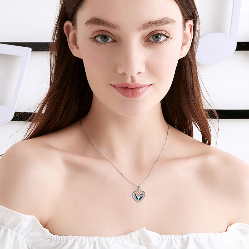 Collar de urna para cenizas de mujer con grabado en forma de corazón y flores de cristal de dos tonos en plata de ley-2