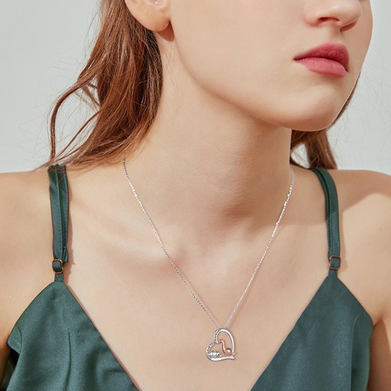 Collar de plata de ley de dos tonos con colgante de dinosaurio y corazón con palabra graba-2