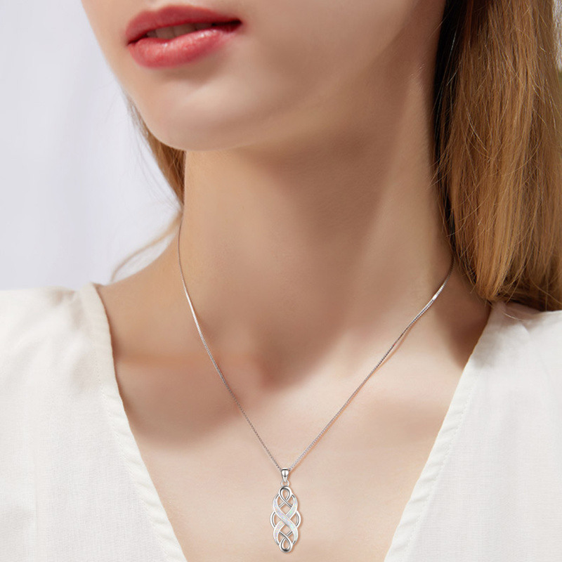 Collar con colgante de nudo celta de ópalo blanco en plata de ley-2