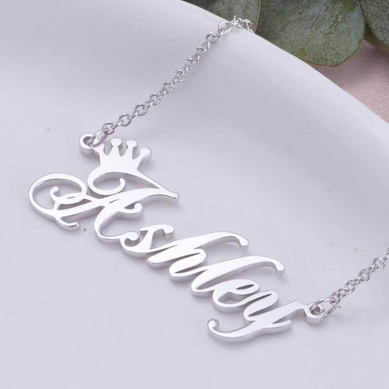 Collar con colgante de nombre clásico personalizado de plata de ley con corona chapada en oro blanco para mujer-2