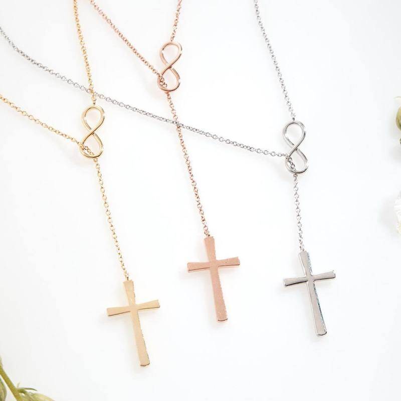 Collar con cruz ajustable en forma de Y en plata de ley bañada en oro amarillo-3