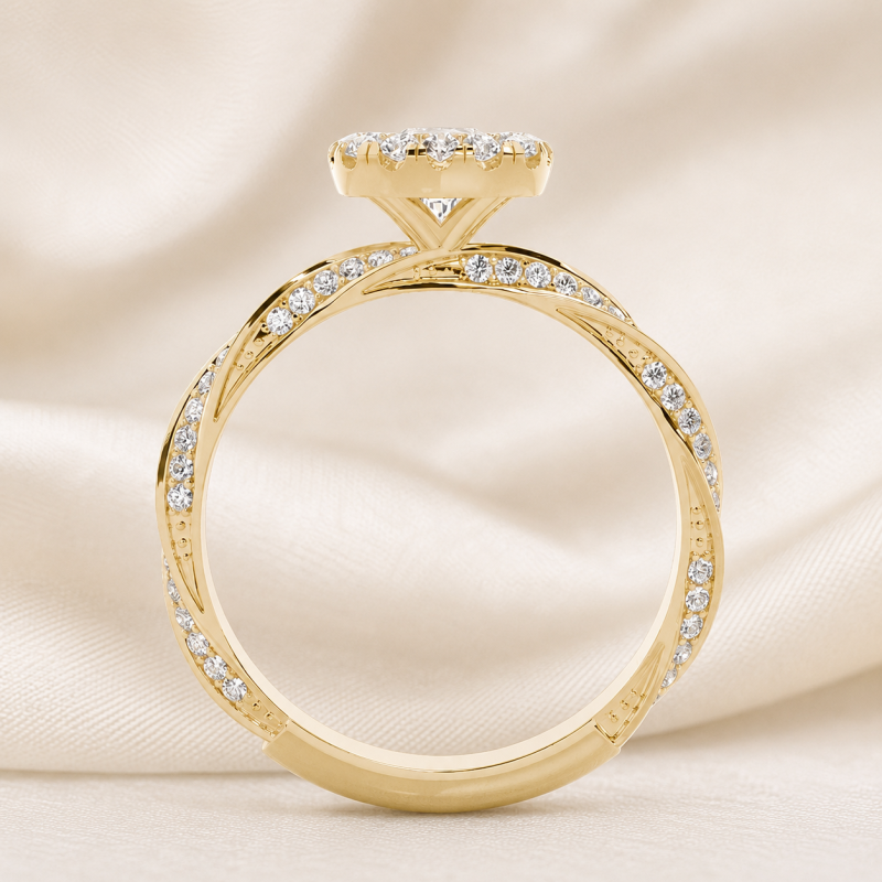 Bague de fiançailles en argent sterling plaqué or jaune avec diamant de laboratoire taille coussin et halo personnalisé.-3