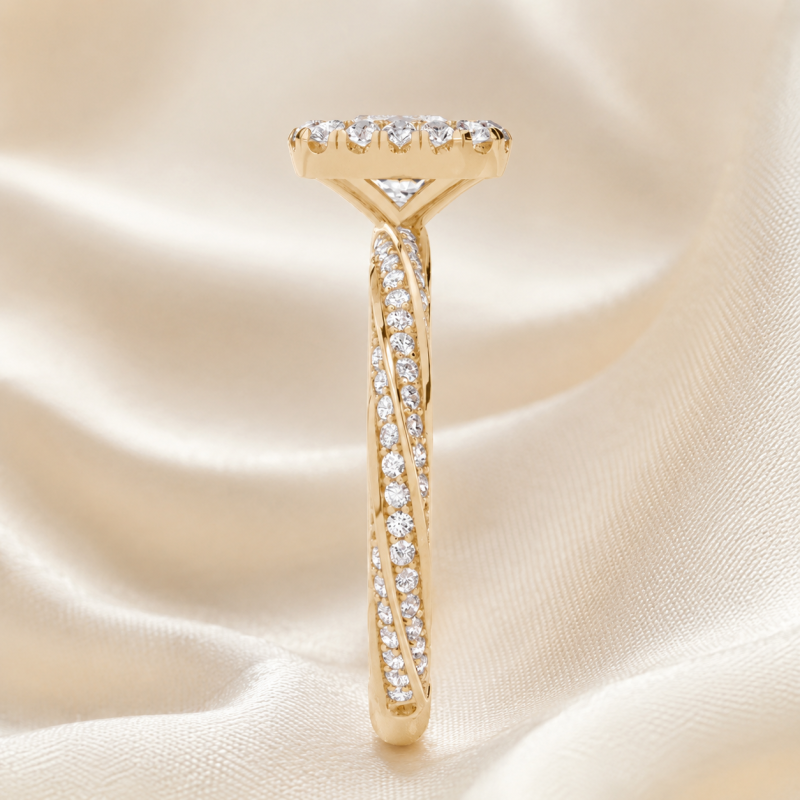 Bague de fiançailles en argent sterling plaqué or jaune avec diamant de laboratoire taille coussin et halo personnalisé.-5