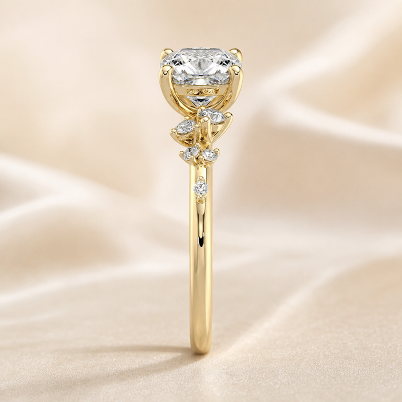 Bague de fiançailles en argent sterling plaqué or jaune avec diamants de laboratoire taille coussin sertis en pierre latérale-4