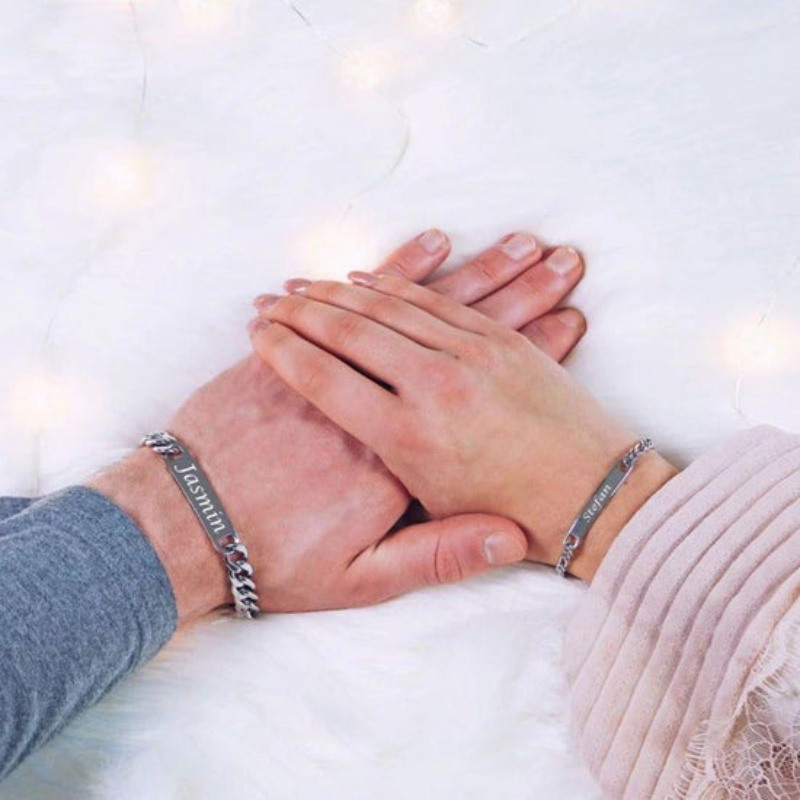 Pulsera de identificación de pareja en plata de ley con baño de oro amarillo y grabado personalizado-3