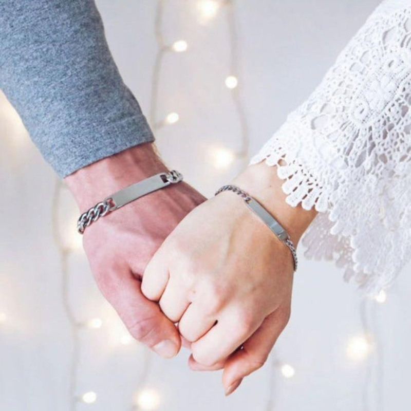 Pulsera de identificación de pareja en plata de ley con baño de oro amarillo y grabado personalizado-4