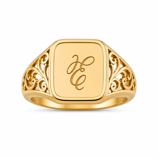 Anel de sinete personalizado com inicial em prata de lei com banho de ouro amarelo para homem.