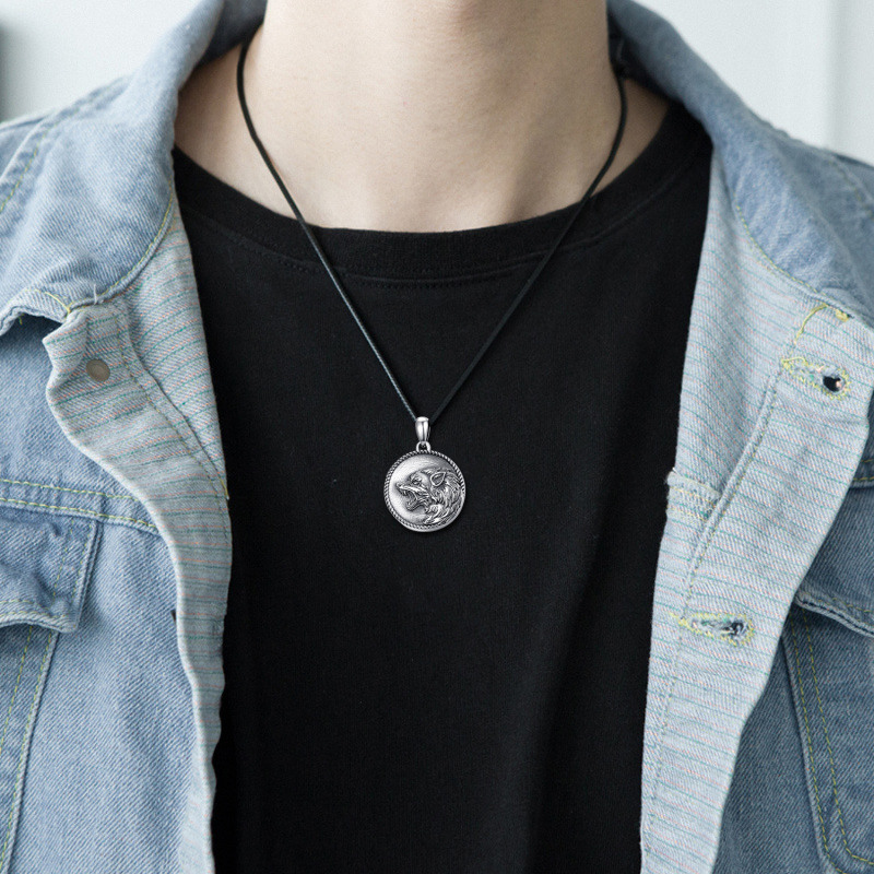 Collar con medallón fotográfico personalizado de lobo en plata esterlina para hombres-3