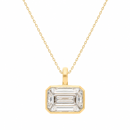Collar de oro de 14 quilates con diamante cultivado en laboratorio de talla esmeralda, engastado en bisel.