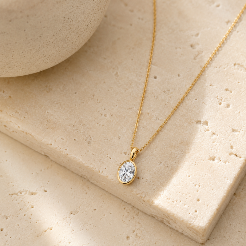 Collier en or 14 carats serti clos d'un diamant ovale de laboratoire.-4