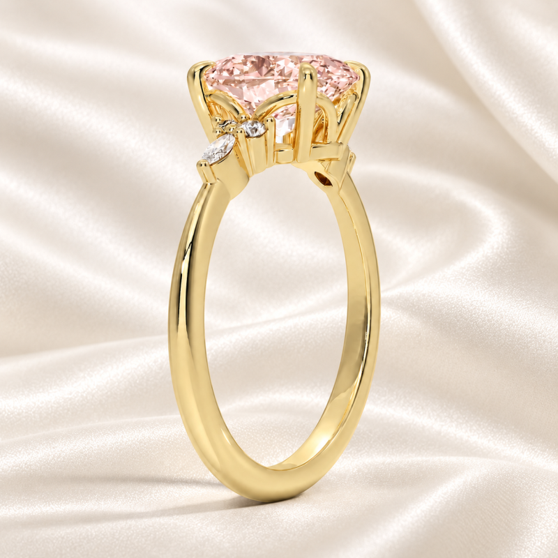 Anillo de compromiso personalizado con morganita ovalada de oro de 10 quilates y diamante cultivado en laboratorio en forma de piedra lateral.-3