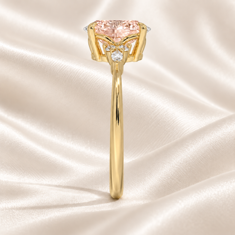 Anillo de compromiso personalizado con morganita ovalada de oro de 10 quilates y diamante cultivado en laboratorio en forma de piedra lateral.-4