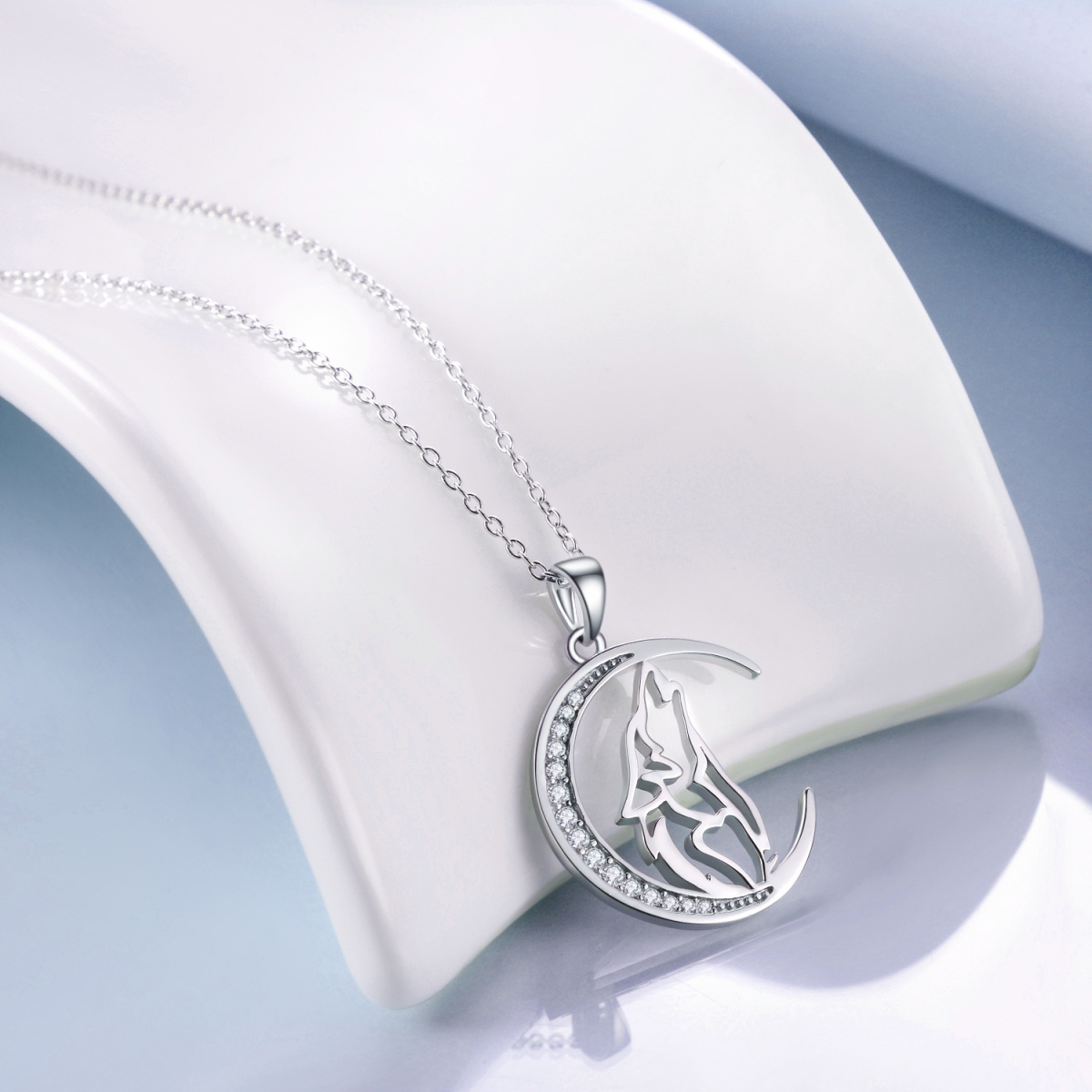 Collana con ciondolo a forma di luna e lupo in argento sterling con zirconi cubici circolari-3