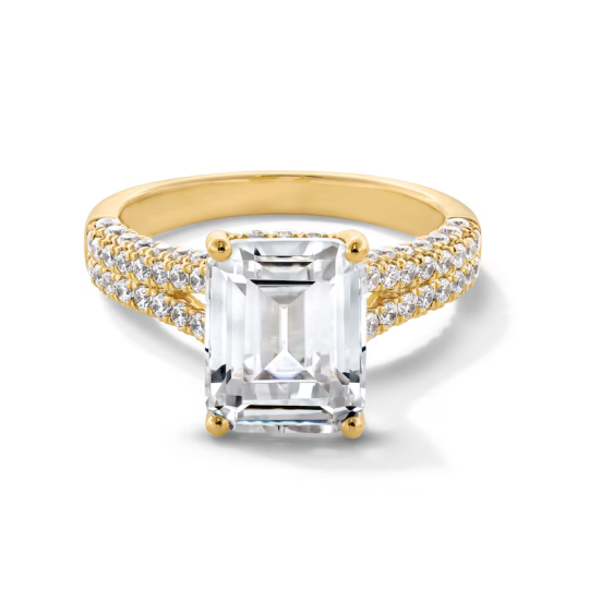 Bague de fiançailles en or 14 carats avec diamant taillé en émeraude de 4-3/4 ct et tige fendue personnalisée