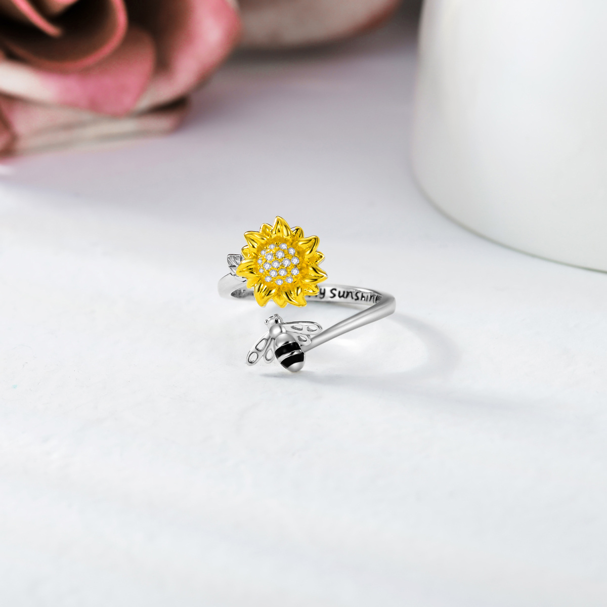 Anillo abierto de plata de ley con circonita cúbica en dos tonos y diseño de abeja y girasol-3